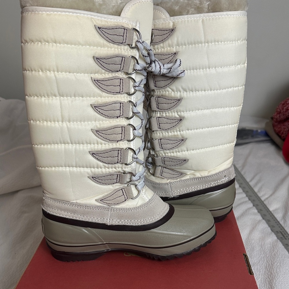 Kodiak women's sz5 off white tall winter boots